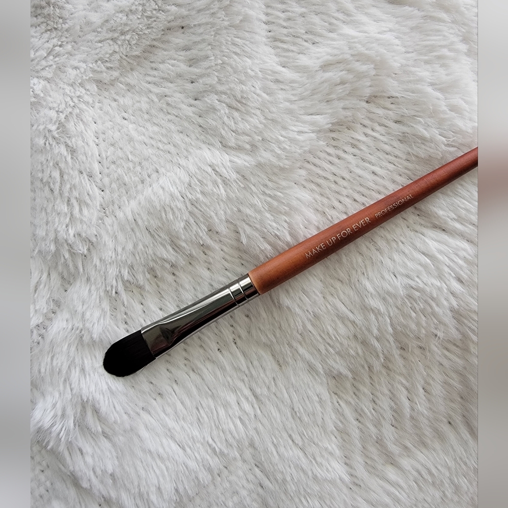 Make up for ever 230 Shader Brush Large